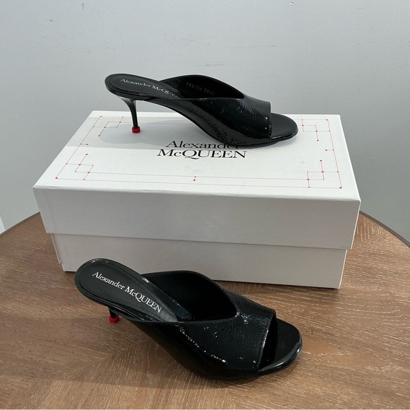 Alexander McQueen Black Mules Modern Design - Picture 5 of 6